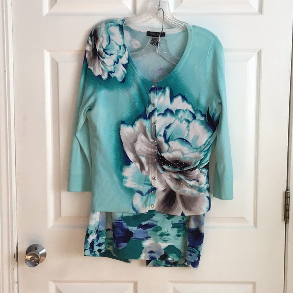 🛍️🛍️ WHITE HOUSE BLACK MARKET 🛍️🛍️.        2 PIECE SET